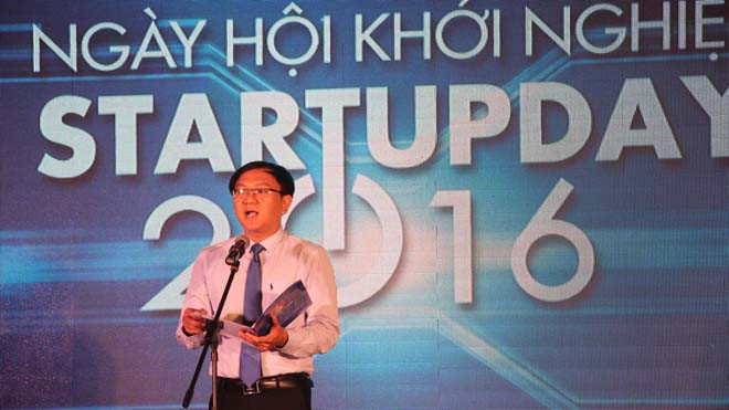 Anh Lâm Đình Thắng, Phó bí thư thường trực Thành Đoàn TPHCM, phát biểu khai mạc ngày hội.