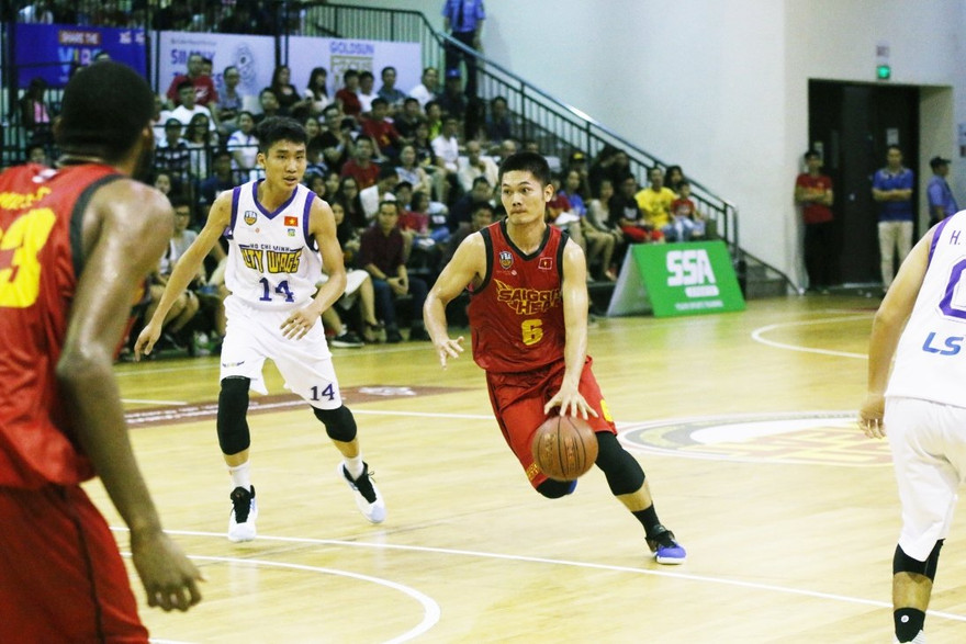 Ở trận derby cách đây không lâu HCMC Wings đã nếm trải cảm giác thất bại trước SG Heat (áo đỏ).