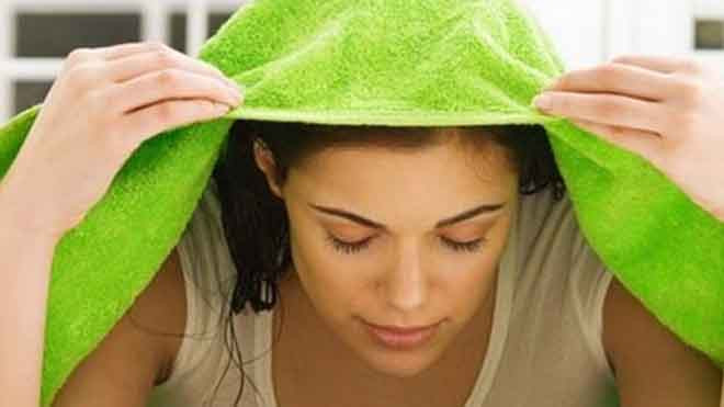 Nhiều người thường xông lá trầu khi bị đau mắt. Ảnh minh họa.