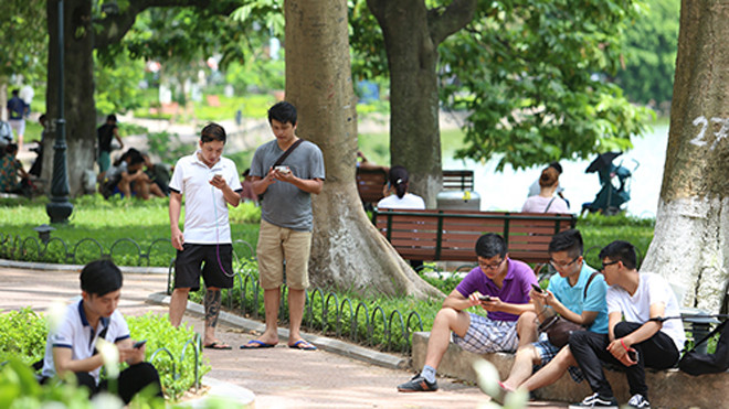 Dịch vụ wifi miễn phí giúp du khách có thể tra cứu thông tin du lịch, giao thông. Ảnh minh họa: Ngọc Thành