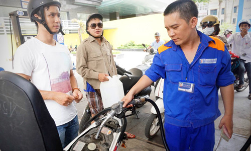 Theo chu kỳ công bố, xăng sẽ điều chỉnh giá vào chiều 4/8. Ảnh: Giang Huy/VnExpress