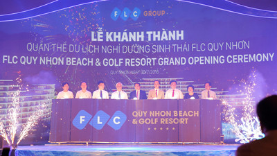 Các đại biểu thực hiện nghi thức khánh thành FLC Quy Nhơn: ông Phạm Minh Chính - Ủy viên Bộ chính trị - Trưởng Ban Tổ chức Trung ương Đảng, ông Uông Chu Lưu - Ủy Viên BCH Trung ương Đảng - Phó Chủ tịch Quốc Hội, bà Nguyễn Thúy Anh - Ủy viên BCH Trung ương