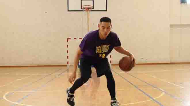 Justin Young cho biết bóng rổ là cả cuộc đời mình