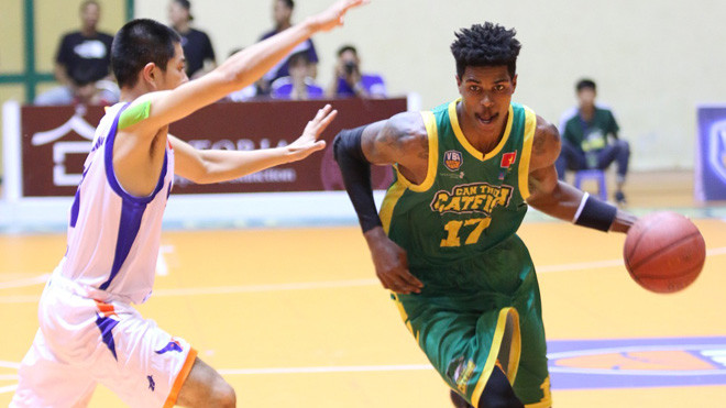 Nix Tavarion của CT Catfish sa sút phong độ trong trận gặp HN Buffaloes ở sân nhà 