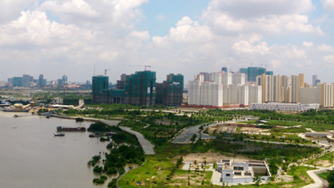 Các chuyên gia bất động sản cho rằng, cuộc chiến minh bạch thông tin trên thị trường căn hộ TP HCM sẽ chỉ là nửa vời nếu các danh sách công bố chưa bao phủ địa bàn và chưa có phân loại cụ thể. Ảnh: Vũ Lê