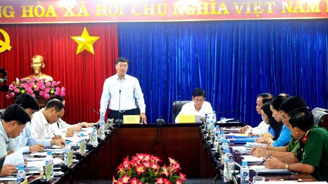 Anh Lê Quốc Phong , Bí thư thứ nhất Ban Chấp hành Trung ương Đoàn làm việc tại tỉnh Bình Dương.