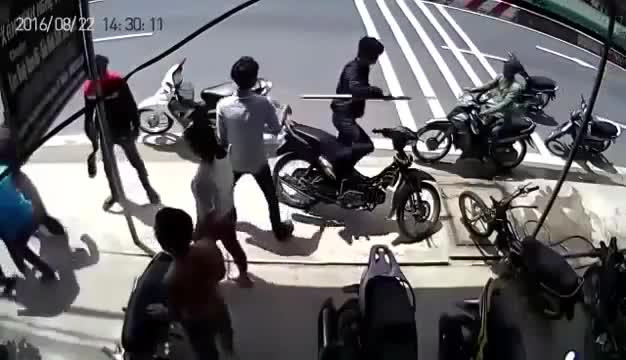 Xác minh clip 2 băng nhóm chém nhau ở Sài Gòn