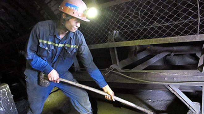Trần Duy Quỳnh trong một ca sản xuất tại Công trường Khai thác chế biến 3, Công ty CP Than Hà Lầm - Vinacomin. Ảnh: Phạm Thanh Tùng
