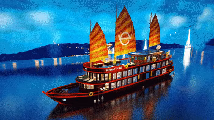 Du thuyền Hoàng Đế trên vịnh Nha Trang 
