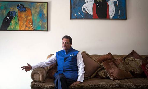 Người giàu nhất Nepal, ông Binod Chaudhary hiện sở hữu khối tài sản 1,3 tỷ USD. Ảnh: WSJ