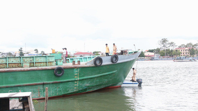 Công an khám nghiệm hiện trường vụ tai nạn