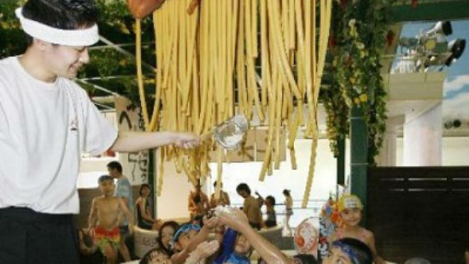 Rất nhiều người Nhật Bản tin rằng chất collagen có trong bì heo sẽ giúp chống lão hóa và tăng cường sự trao đổi chất. Ảnh: Pinterest.