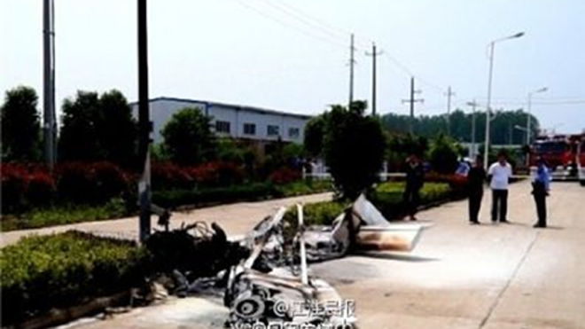 Hình ảnh tại hiện trường vụ rơi máy bay. (Ảnh: Tân Hoa xã )