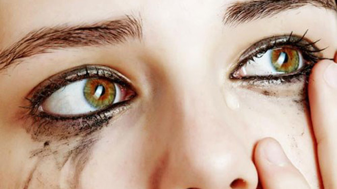 Khóc mang lại nhiều lợi ích bất ngờ cho sức khỏe - Ảnh: Shutterstock