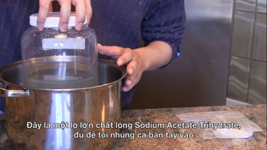 Kỳ lạ nước biến thành băng trong chớp mắt