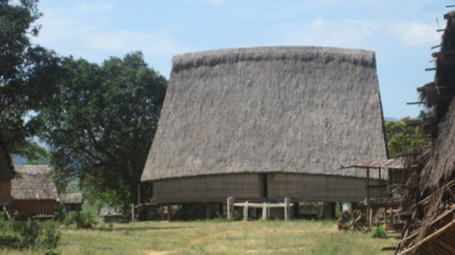Nhà rông của làng Kon Sơ Lăl cũ...