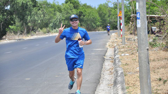 Anh Bùi Minh Phương tập chạy dưới cái nắng 37 độ và gió biển thổi ngược