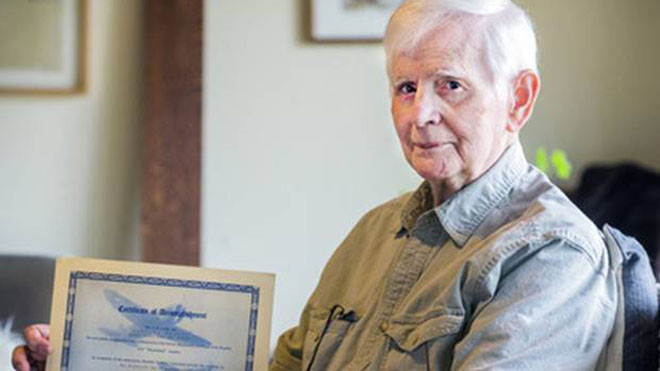 Cụ Anthony Brutto nhận bằng cử nhân ở tuổi 94.