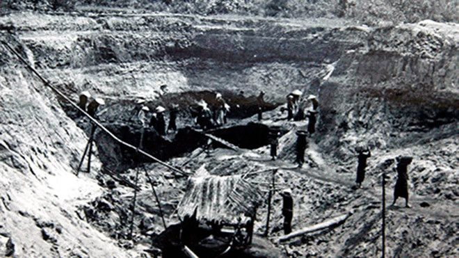 Khai trường than thời Pháp thuộc. Ảnh Tư liệu Bảo tàng Quảng Ninh