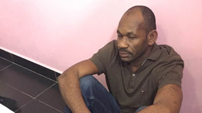 Eluma tại khách sạn.