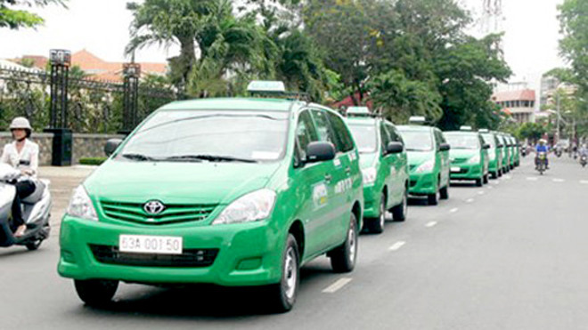 Nhiều hãng taxi đã điều chỉnh tăng giá cước khi giá xăng tăng. Ảnh: VnExpress