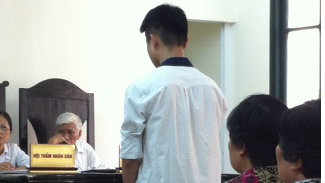 Bị cáo Tuấn tại tòa sáng nay. Ảnh: MĐ.