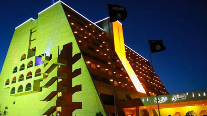 Khách sạn năm sao Ninawa bị đóng cửa năm ngoái khi IS chiếm giữ thành phố Mosul. Ảnh: Sky News.