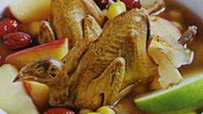  Chim cút hầm thuốc bắc chữa thoái hóa cột sống cổ. Ảnh minh họa.