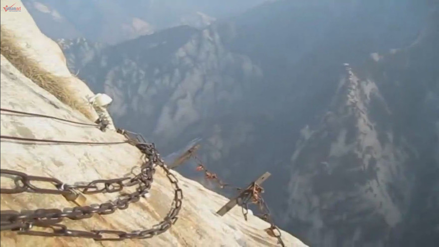 Trải nghiệm đường mòn nguy hiểm nhất thế giới