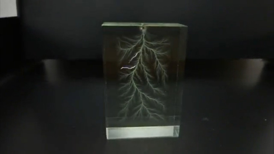 Thu sét trong hộp thuỷ tinh