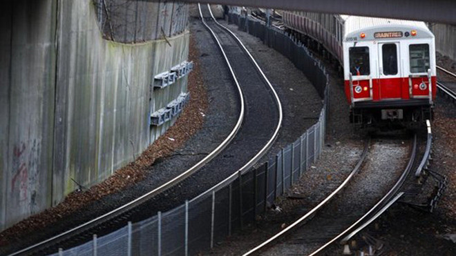 Người cha gọi cảnh sát cứu con gái khi đang trên tàu. Ảnh: Boston Globe