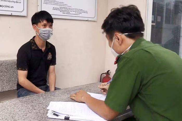Nhân viên quán bar xua tay 'không bán ma tuý', dân chơi liền rút dao sát hại