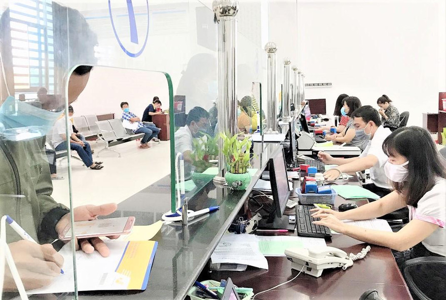 Vì sao người lao động ở Bình Dương đổ xô đi rút BHXH một lần?