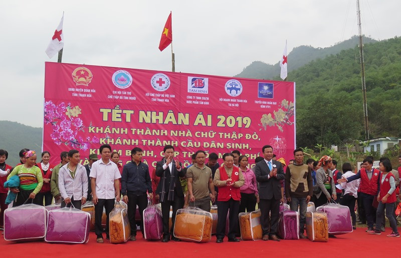 Tết sớm cùng Tình người về với bà con vùng núi xứ Thanh 