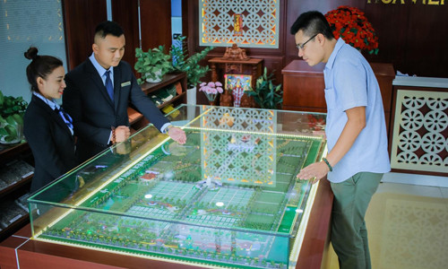 Con cháu chọn mua mộ phần trước cho ông bà, cha mẹ cũng là một trong những cách báo hiếu 