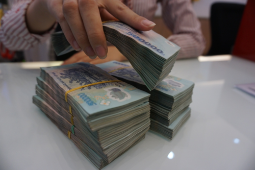 Ngân hàng thưởng Tết đến 9 tháng lương