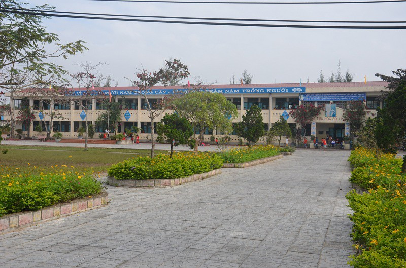 Trường Tiểu học số 1 Hồng Thủy, nơi xảy ra sự việc giáo viên tát học sinh lớp 1 chỉ vì làm nhầm đề kiểm tra.