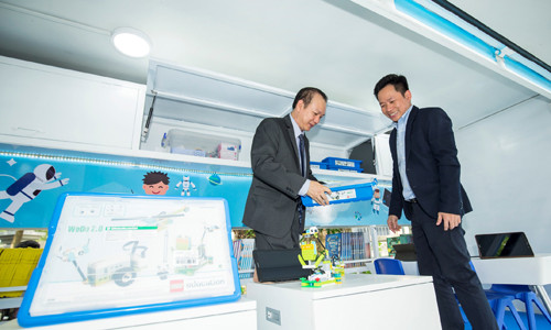Thông qua dự án “Thư viện thông minh lưu động”, Samsung mong muốn phát triển phương pháp giáo dục tiên tiến STEM tại nhiều địa phương ở VN