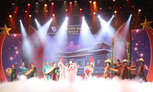 ‘Người Đại biểu nhân dân’- món quà âm nhạc chào xuân