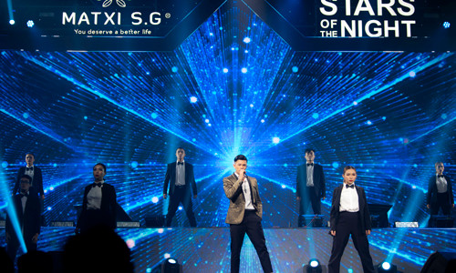 Nam ca sĩ Trọng Hiếu cháy hết mình trong Đêm hội Stars of The Night của Công ty Mat Ci S.G
