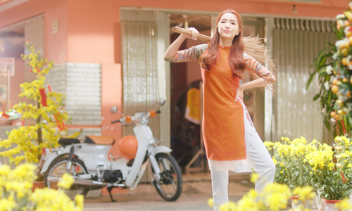 Lầy lội từ cảnh đầu tiên