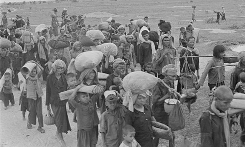 Quân tình nguyện Việt Nam phản kích quân Pol Pot. Ảnh tư liệu. (Nguồn: TTXVN)