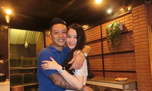 Tuấn Hưng: 'Vợ chịu nhiều thiệt thòi khi làm vợ của nghệ sĩ'