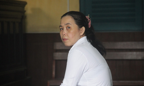 Lừa và đánh hụi viên, nay chủ hụi Phùng Lai Hương lãnh 13 năm tù cho 2 tội danh. Ảnh: Tân Châu