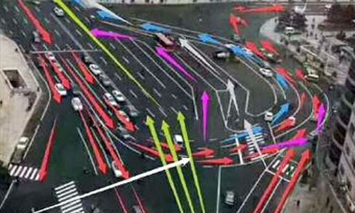 Ngã tư 10 làn đường như mê cung đánh đố tài xế ở Trung Quốc