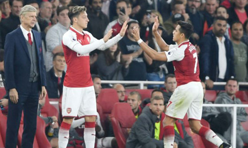 Oezil tiết lộ với đồng đội chuyện sắp gia nhập M.U