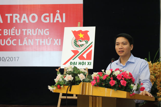  Bí thư T.Ư Đoàn Nguyễn Ngọc Lương, trưởng BTC kiêm trưởng Ban giám khảo cuộc thi phát biểu tại lễ trao giải. Ảnh: Đông Hà