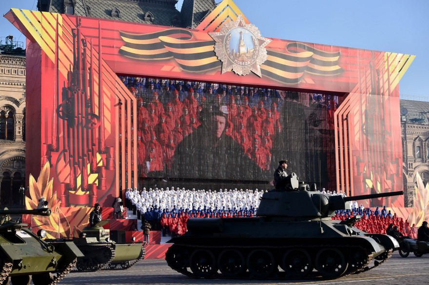 Sáng mãi ngọn lửa Cách mạng Tháng Mười Nga