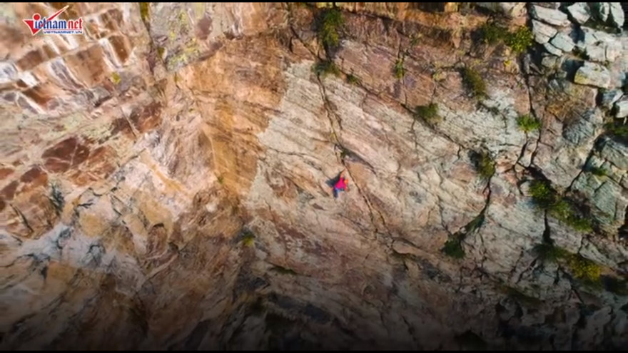 Chàng trai mù hai mắt, vẫn quyết tâm chinh phục đỉnh cao bằng tay