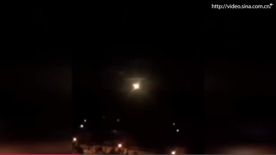 Ba quả cầu lửa phát năng lượng 540 tấn thuốc nổ thắp sáng bầu trời Trung Quốc